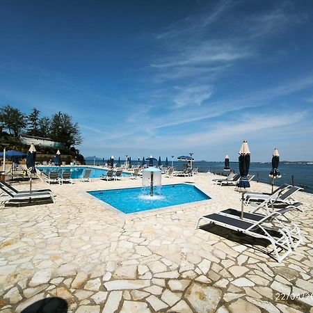 Matthews Beach House Вльора Екстер'єр фото