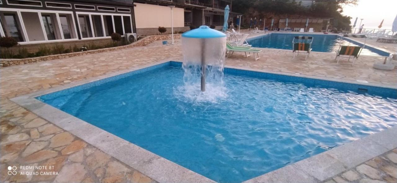 Matthews Beach House Вльора Екстер'єр фото