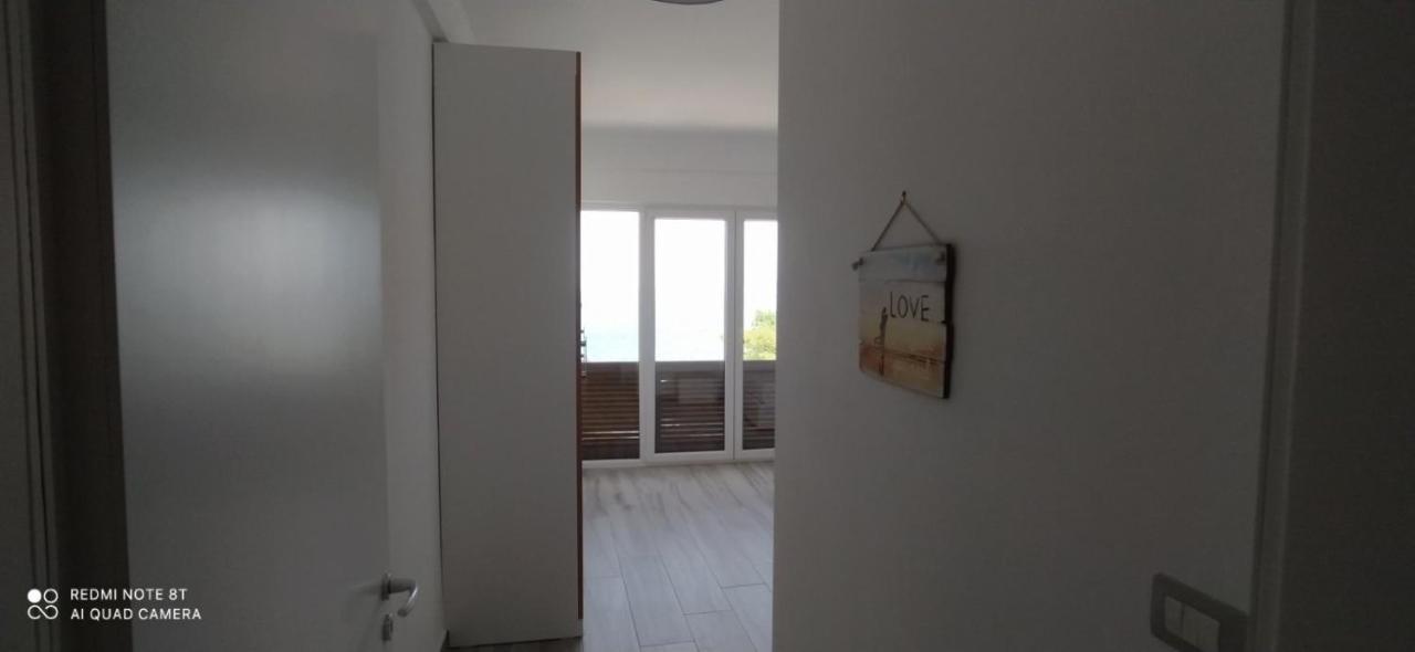 Matthews Beach House Вльора Екстер'єр фото