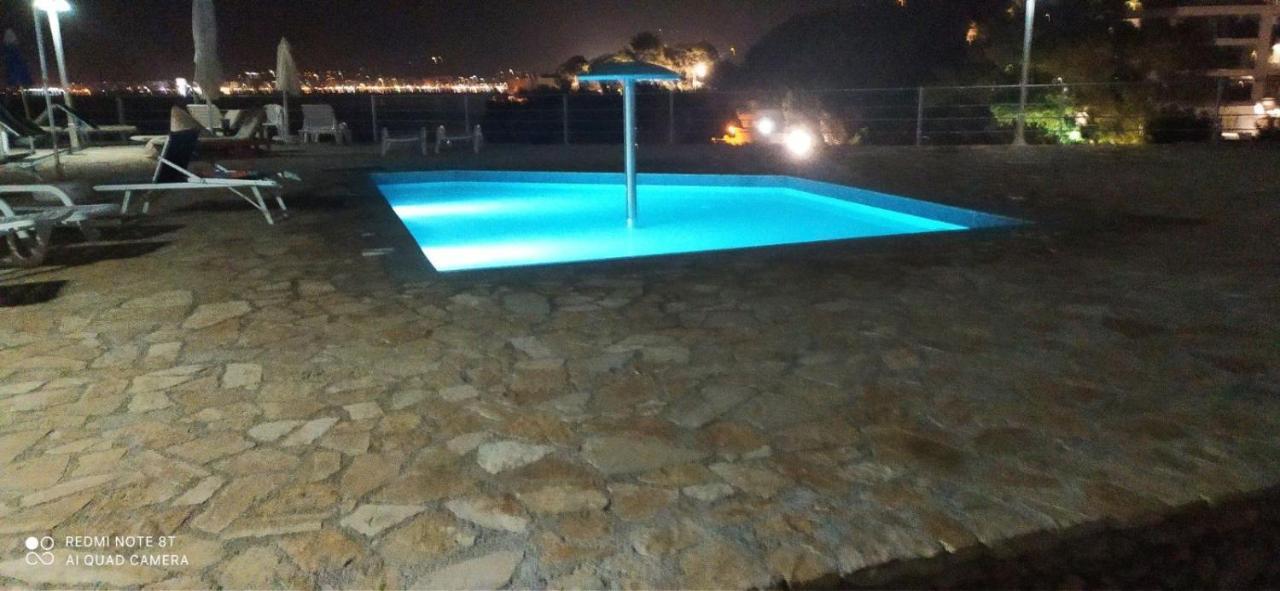 Matthews Beach House Вльора Екстер'єр фото