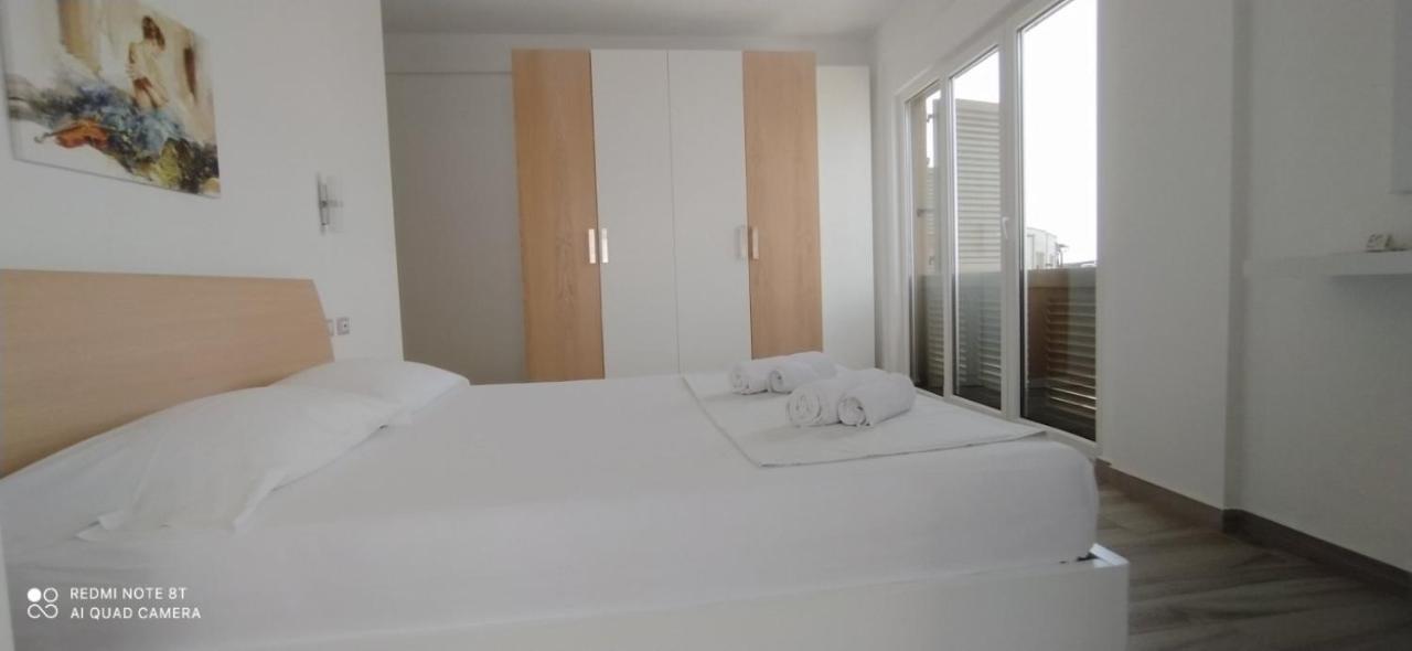 Matthews Beach House Вльора Екстер'єр фото