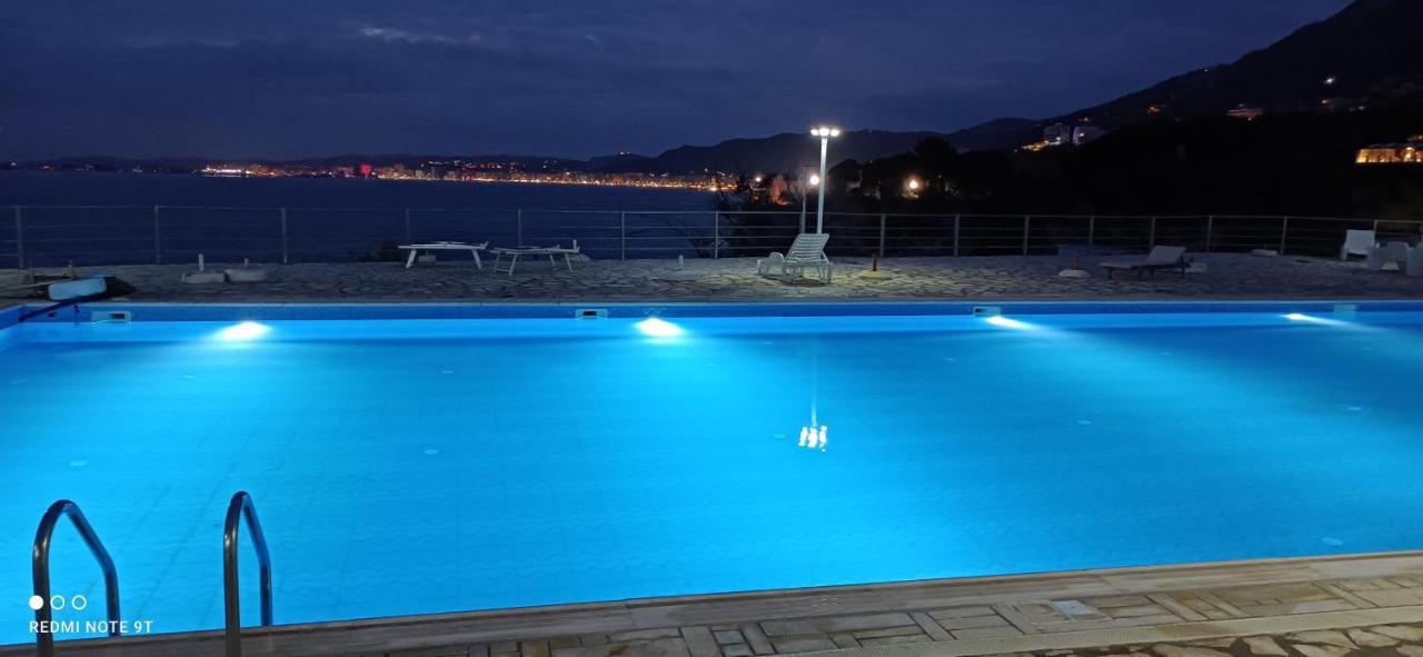 Matthews Beach House Вльора Екстер'єр фото