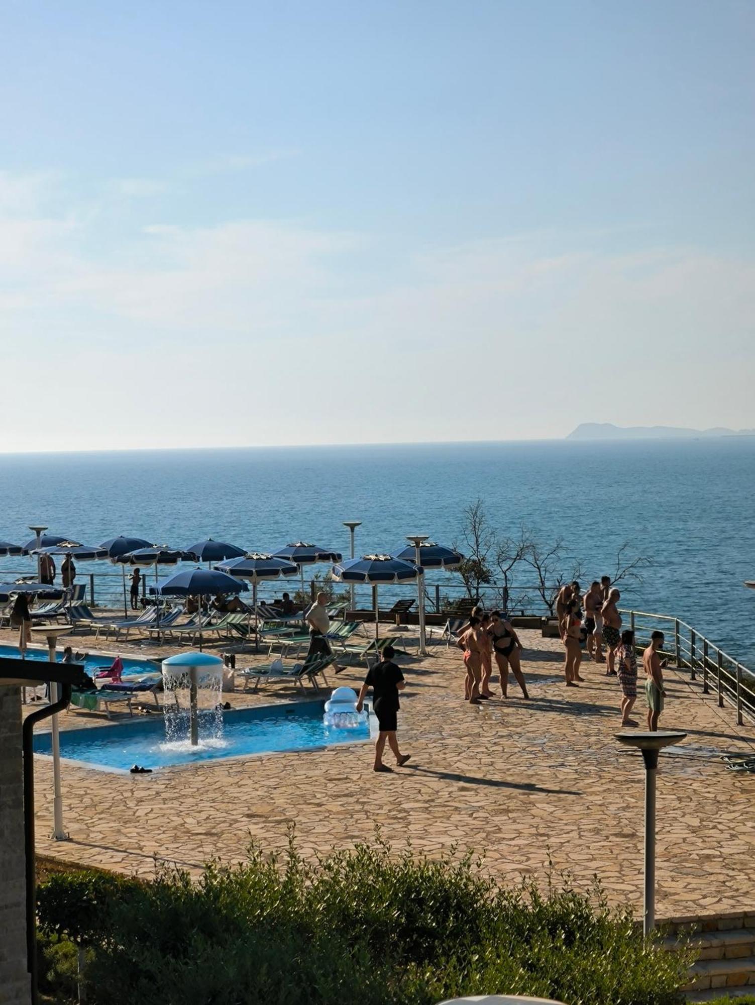 Matthews Beach House Вльора Екстер'єр фото