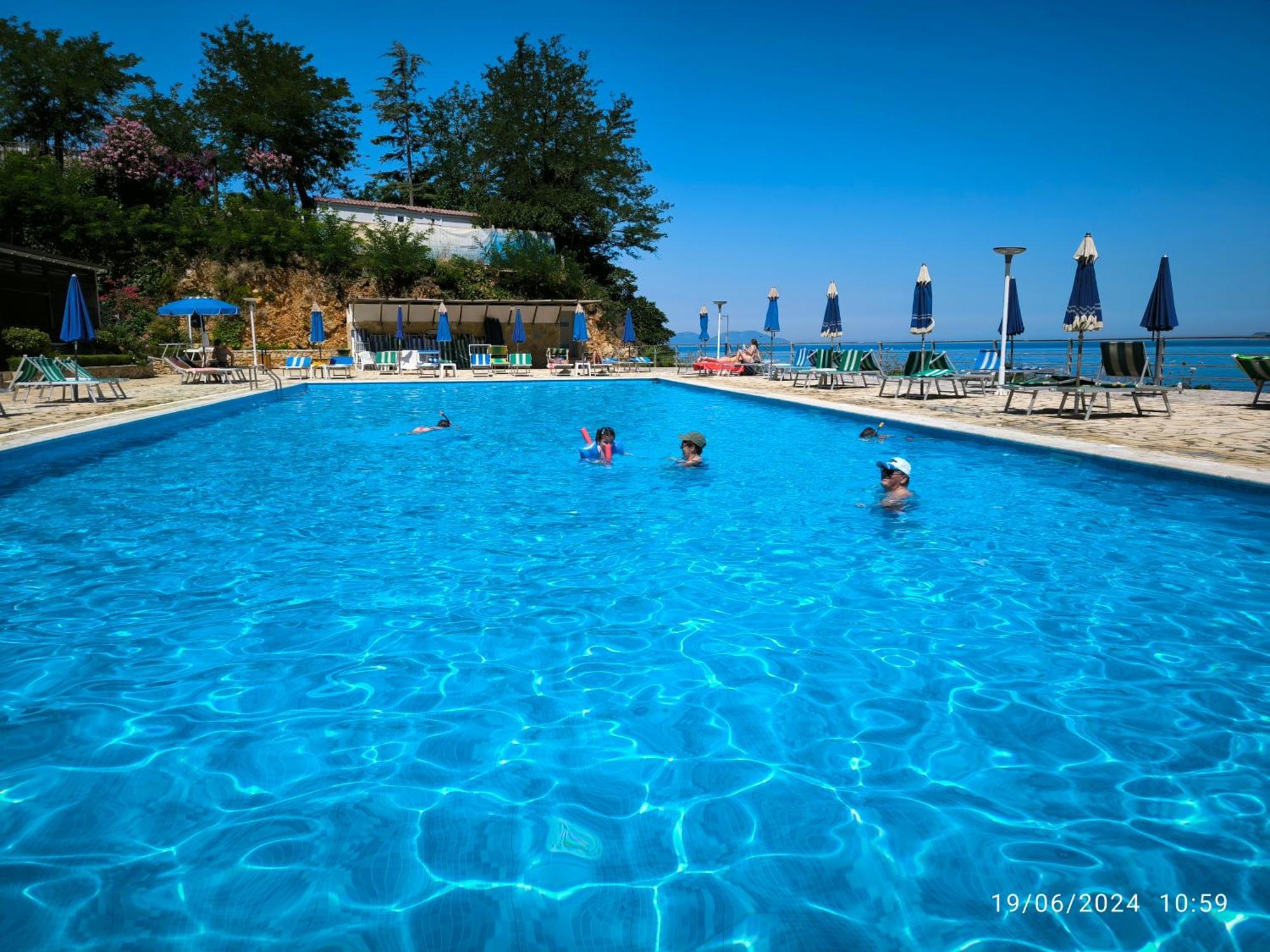 Matthews Beach House Вльора Екстер'єр фото