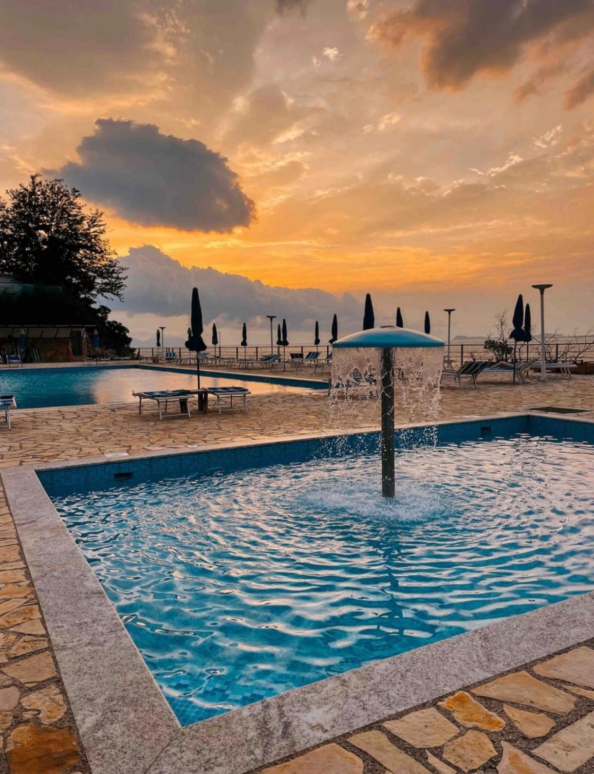 Matthews Beach House Вльора Екстер'єр фото