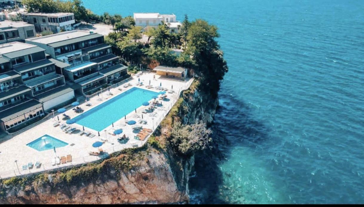 Matthews Beach House Вльора Екстер'єр фото