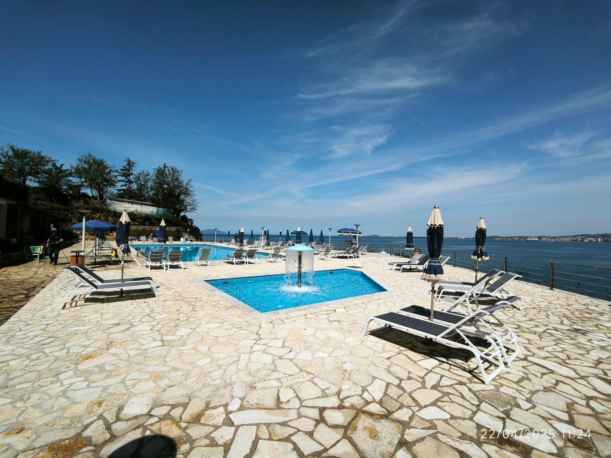 Matthews Beach House Вльора Екстер'єр фото